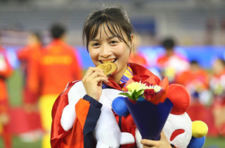 Cầu thủ nữ Việt Nam: Sau sửa xe, bán bánh mì sẽ đổi đời nhờ bán cafe?