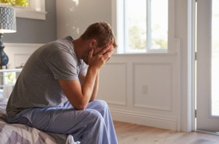 Nghịch điện thoại vợ, người đàn ông phát hiện sự thật đau lòng