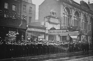 Băng đảng \'nữ quái\' náo loạn cửa hàng, trộm như ảo thuật thôi miên