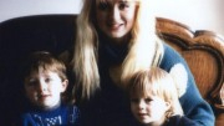 Những giọt máu lật tẩy màn kịch hoàn hảo của người mẹ giết 2 con vì chồng phá sản