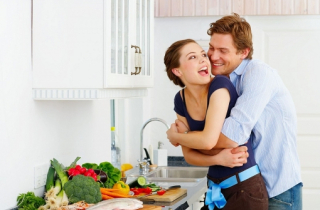 Người đàn ông lương 30 triệu/tháng yêu cầu vợ ở nhà làm nội trợ