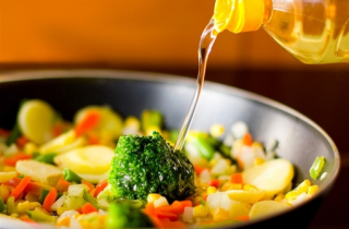 Vì sao nên bổ sung chất béo cho cơ thể hằng ngày?