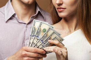 Những ông chồng kiếm ít tiền hơn vợ dễ mắc bệnh tật