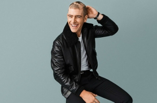 Nam người mẫu tiêm 600 mũi vào đầu để cứu mái tóc rụng