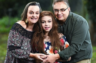 Tiêm thuốc ức chế dậy thì chờ tìm lại giới tính thật cho trẻ nhỏ