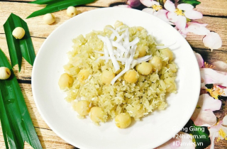 Bữa sáng mùa thu ấm bụng với xôi lá dứa hạt sen thơm dẻo