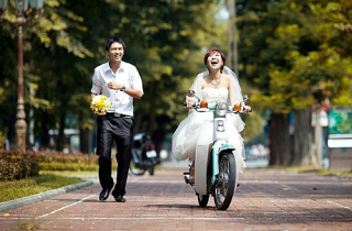 Những chú rể toát mồ hôi \'vượt ải\' chụp ảnh cưới