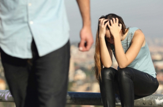 Công khai một vợ hai bồ, chồng khăng khăng tình yêu không có tội