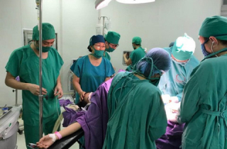 Phẫu thuật lấy thai thành công cho thai phụ mắc u gan nặng