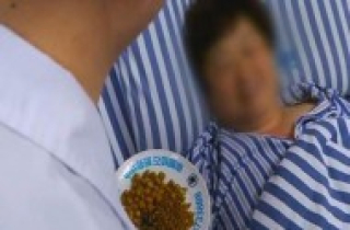 Thường xuyên ăn đồ dầu mỡ, người phụ nữ suýt chết vì gần 500 viên sỏi trong túi mật