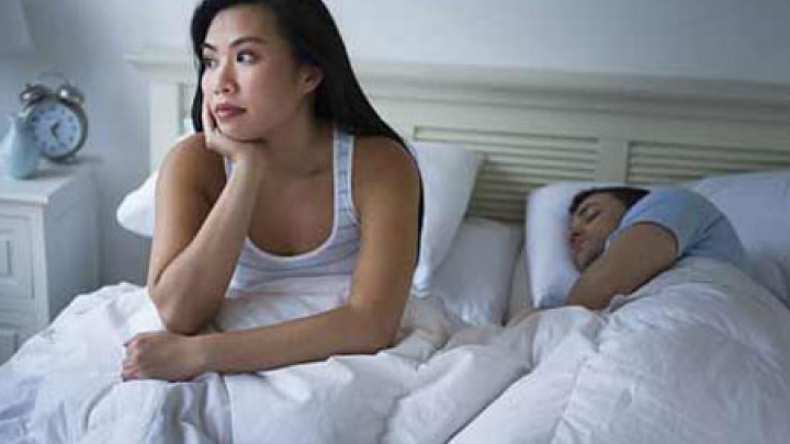 Ức chế với người chồng câm lặng, khi yêu cũng cắn chặt răng, 