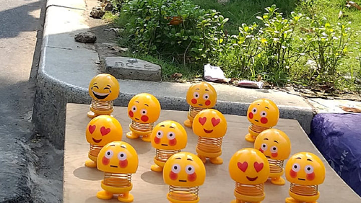 'Thú nhún' Trung Quốc giá rẻ bán đầy đường Sài Gòn