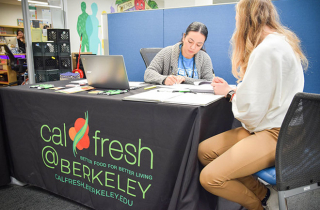 Tại sao ngày càng nhiều người trẻ Mỹ rơi vào cảnh nghèo?