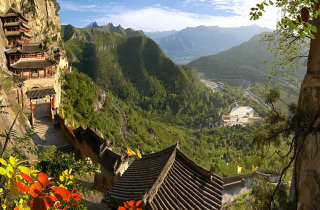 Những ngôi đền lưng chừng giữa vách đá, du khách thắc mắc làm sao để xây dựng