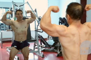 Người đàn ông U60 bệnh tật \'lột xác\' trở thành nhà vô địch thể hình