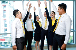 Nhân viên ngân hàng thu nhập hàng trăm triệu đồng mỗi tháng