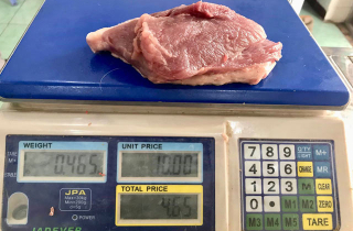 Thịt lợn an toàn: Lợn nuôi bằng thảo dược cháy hàng giữa dịch tả