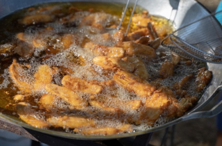 Dầu ăn tái sử dụng có thể thúc đẩy ung thư di căn