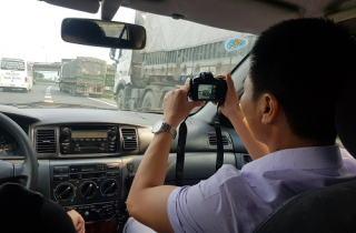 Cảnh sát hoá trang xử lý xe vi phạm trên cao tốc