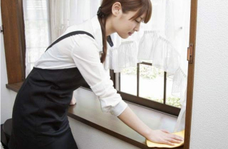 Ghê sợ trước lời nói thảo mai, lúc tắm lại “mở cửa hững hờ” của cô giúp việc nhằm quyến rũ chồng tôi