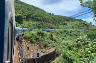 Tàu SE3 bị trật bánh trên đèo Hải Vân