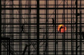 Núi nợ dâng cao của Trung Quốc: Tăng nhanh và trả giá