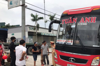 Liên tiếp xử lý xe khách chở quá số người quy định trong dịp nghỉ lễ
