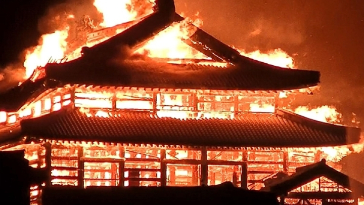 Cháy lớn phá hủy lâu đài cổ 600 năm tuổi tại Nhật Bản