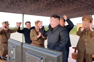 Đằng sau tuyên bố khác thường của Kim Jong-un về hạt nhân