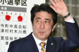 Điều khiến Thủ tướng Shinzo Abe tự tin với \'canh bạc\' bầu cử sớm