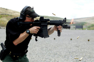 Kẻ thảm sát ở Las Vegas có thể sở hữu súng tự động thế nào?