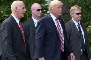 Hàng rào an ninh ba lớp bảo vệ tổng thống Mỹ khi công du nước ngoài