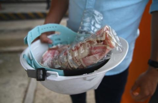 Khuân tiền lẻ mua vé: Nói phải củ cải BOT có nghe?