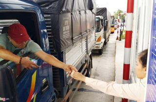 Tiền lẻ qua trạm \