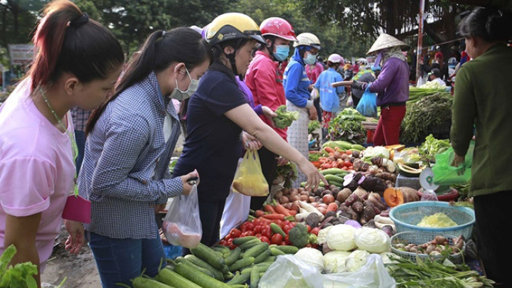 Tăng thuế giá trị gia tăng: Người nghèo lãnh đủ