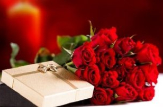Phụ nữ hiện đại, không đợi quà từ đàn ông!