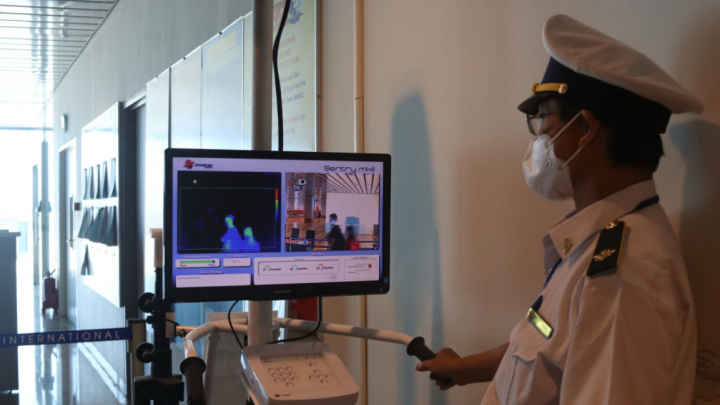 Vaccine chống viêm phổi, nước muối hay tỏi không thể chữa COVID-19