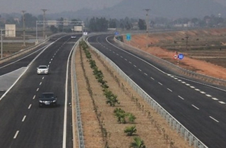 Cao tốc Bắc-Nam đoạn phía Đông: Chậm tiến độ giải phóng mặt bằng, đội vốn hàng trăm tỉ đồng