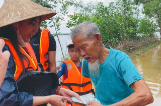 Ca sĩ Thủy Tiên: 