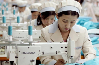 Nhà máy Triều Tiên ồ ạt sản xuất đồ \