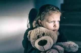 Cha mẹ tốt luôn có 'khoá' trên miệng khi nói chuyện với con