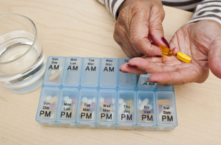 Nên uống vitamin C vào lúc nào trong ngày?