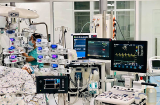 Bé gái đột ngột nguy kịch sau đợt cảm sốt