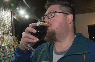 Người đàn ông Mỹ ăn chay 46 ngày toàn bia