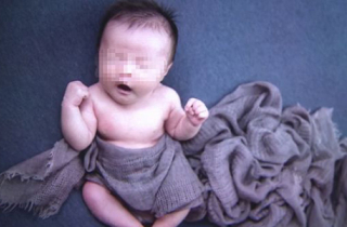 Người mẹ hối hận vì chụp ảnh nghệ thuật cho con sơ sinh