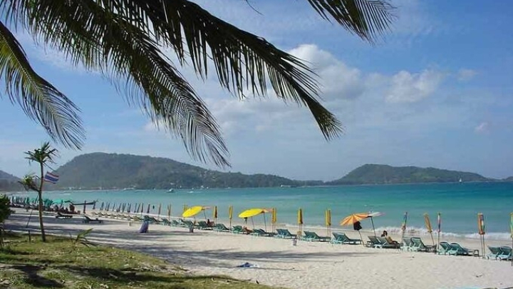 Phuket quyết đón khách quốc tế dù ca nhiễm tăng