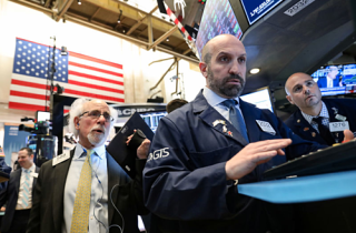 Đòn trả đũa của Trung Quốc nhấn chìm chứng khoán Mỹ