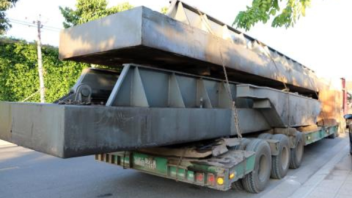 Đoàn xe vượt tải trọng chống đối khi bị kiểm tra