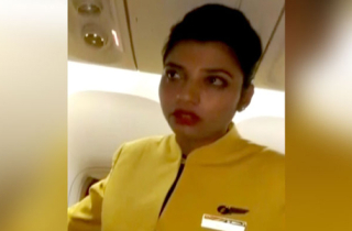 Tiếp viên Ấn Độ bị bắt quả tang tuồn nửa triệu USD ra nước ngoài