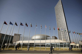 Trung Quốc xây trụ sở giúp châu Phi, cài luôn máy nghe lén